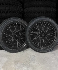 ON-ROAD SUPERWIDE 17″ PREMIUM WHEELSET WITH TIRES SURRON ULTRA BEE